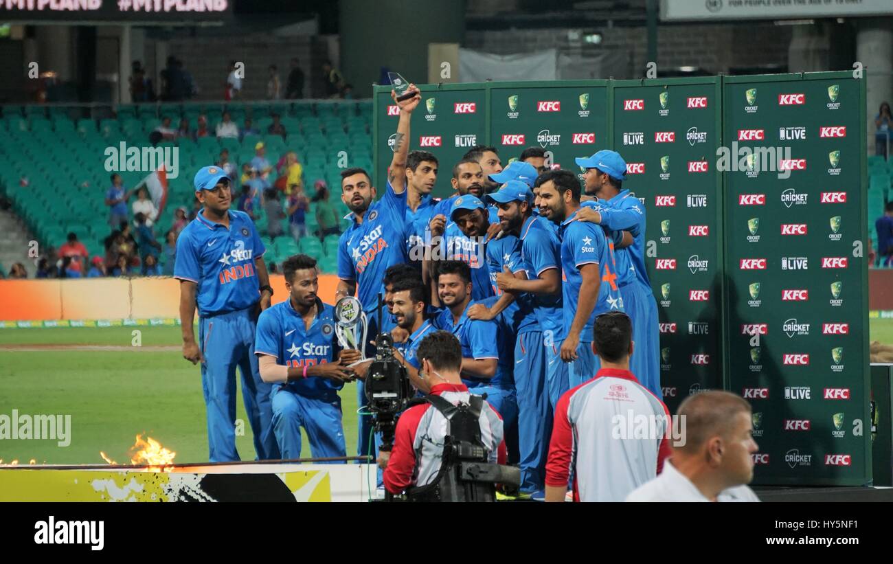 L'équipe de cricket indienne célébrant la victoire. L'équipe indienne de cricket a remporté le T20 série contre l'Australie à Sydney en Australie Banque D'Images