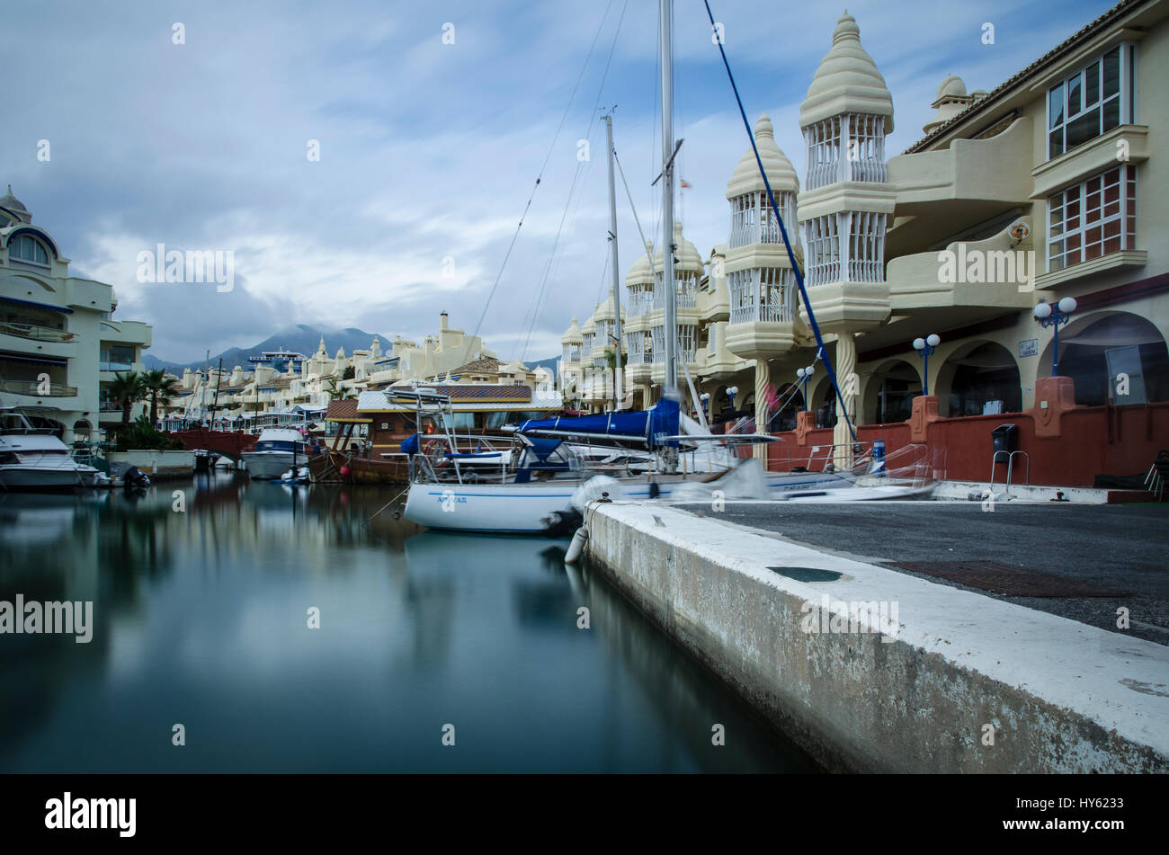 Longue exposition de la marina de Benalmadena Banque D'Images