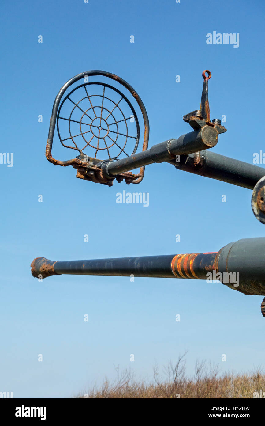 Le canon et la vue d'araignées de Flak 28 canon de 40 mm Bofors / Raversyde Atlantikwall / mur de l'Atlantique musée en plein air à Raversijde, Flandre occidentale, Belgique Banque D'Images