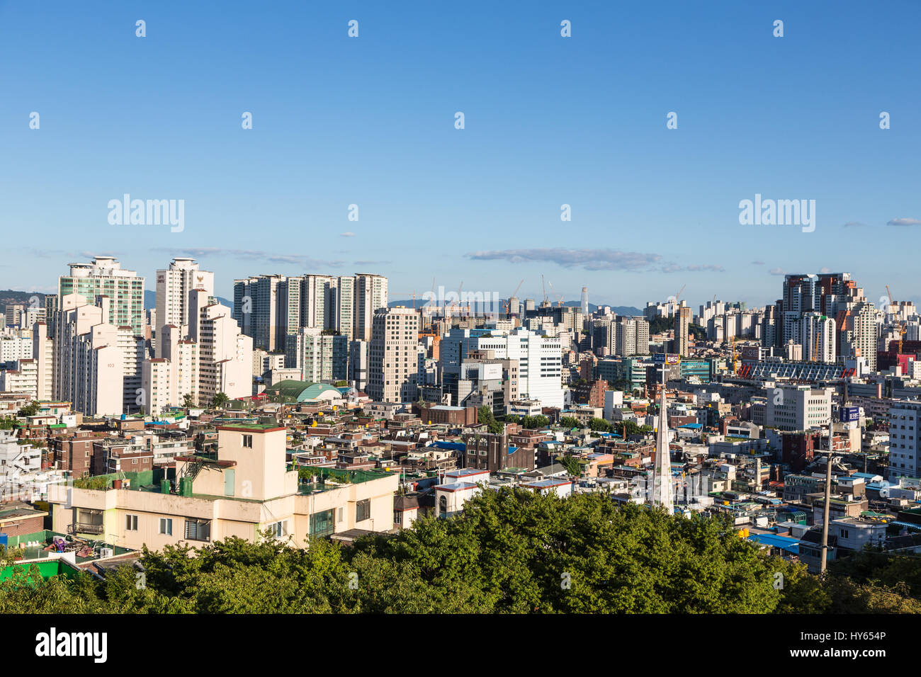 Séoul, Corée du Sud - 12 septembre 2015 : Haute densité zone résidentielle sur une journée ensoleillée à Séoul, Corée du Sud capitale. C'est l'un des lar Banque D'Images