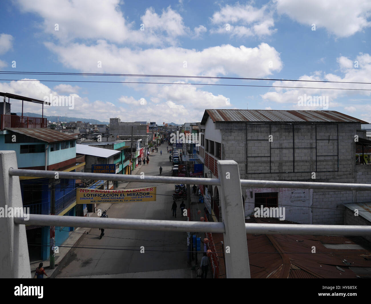 Pic dans la vie Guatemala de dessus de la conduite sur le pont Banque D'Images