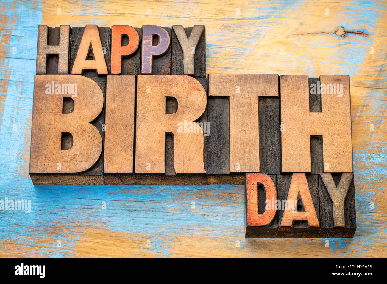 Joyeux Anniversaire Carte De Souhaits Resume En Word Typographie Vintage Bois Type Blocs Contre Grunge Background Photo Stock Alamy