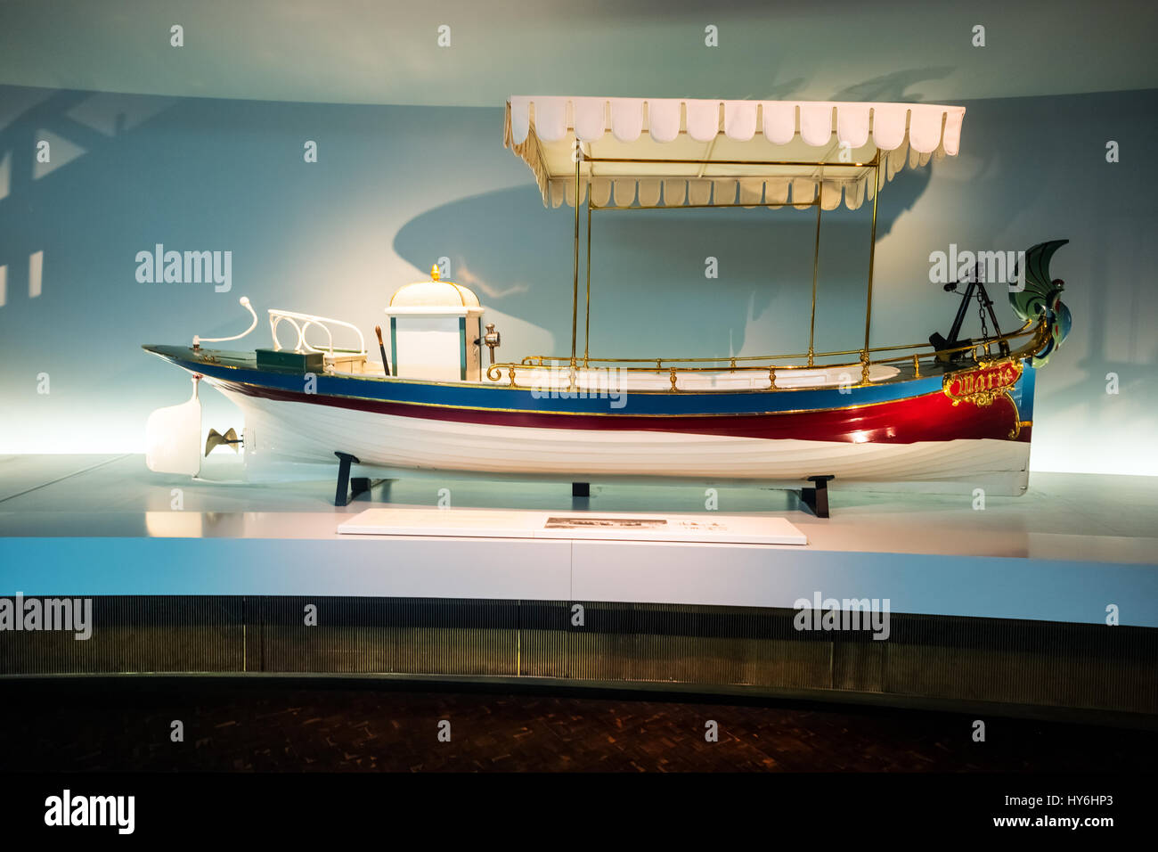 Stuttgart, Allemagne, le 28 mars 2017. Intérieur de la musée Mercedes Benz à Stuttgart. Banque D'Images