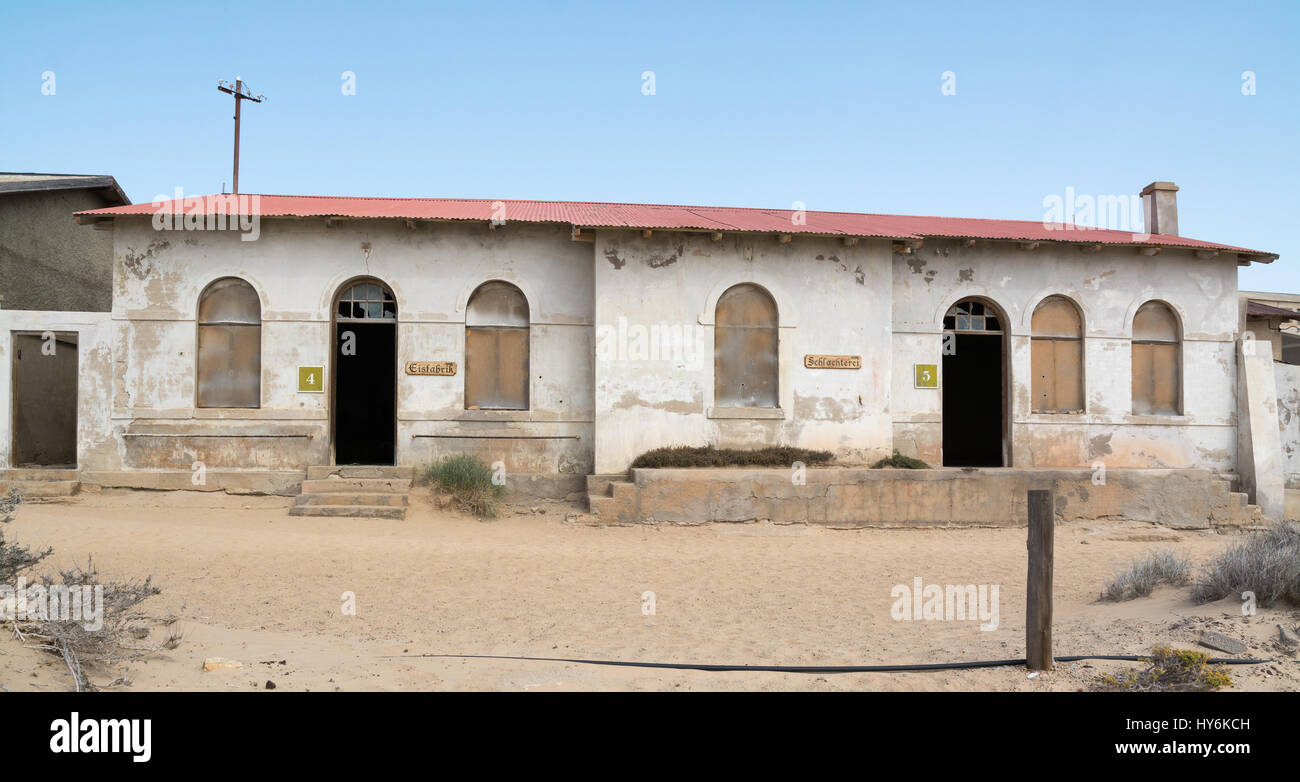 La Namibie, KOLMANSKOP - septembre, 14. 2014 : Ghost Town Kolmanskop, ancien Diamond Dagger ville dans le désert près de bande Luederitz. Il a été utilisé à partir de 1908 gr Banque D'Images