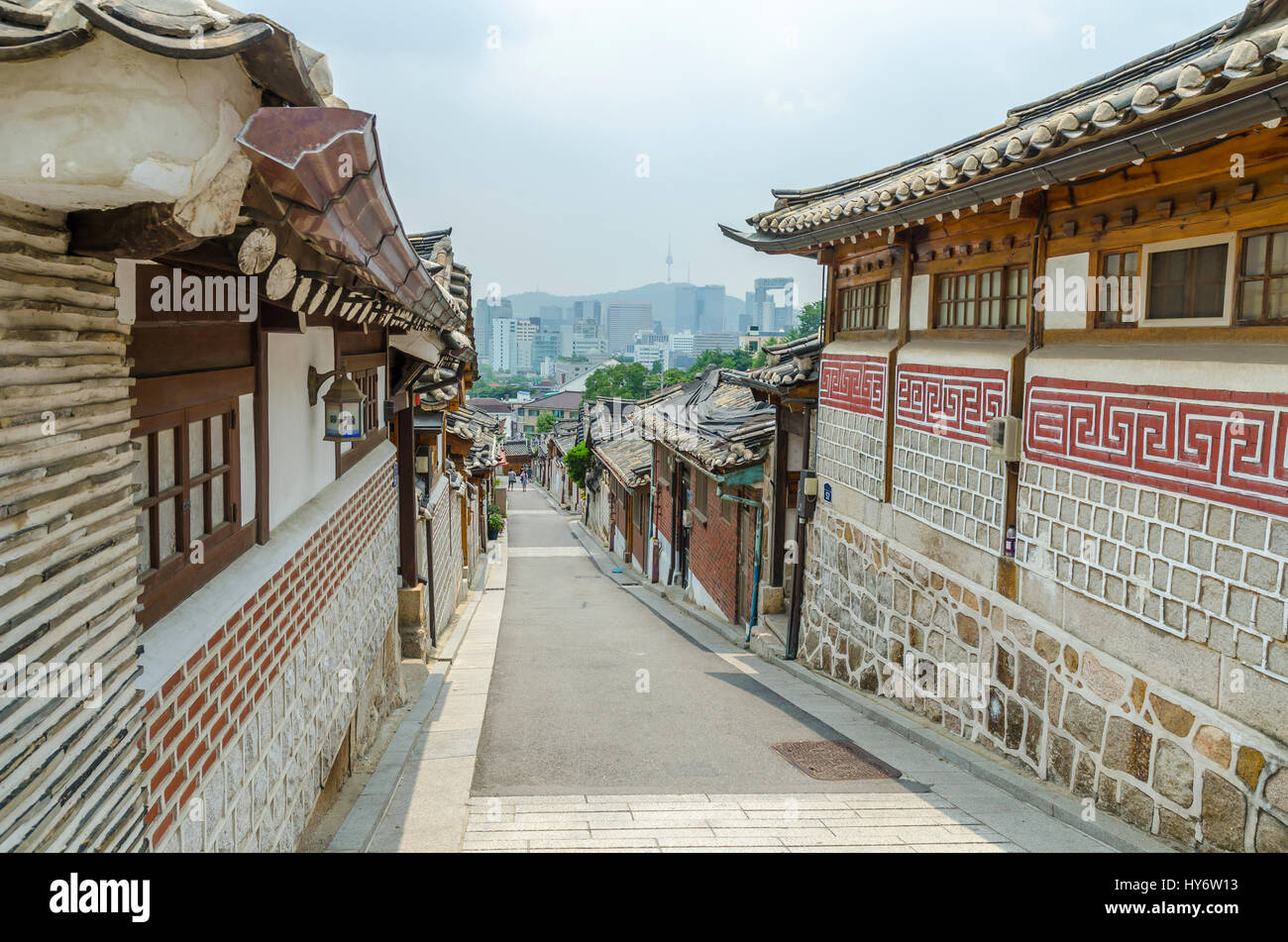 Le village de Bukchon Hanok en été au quartier historique de la Corée du Sud Séoul Banque D'Images