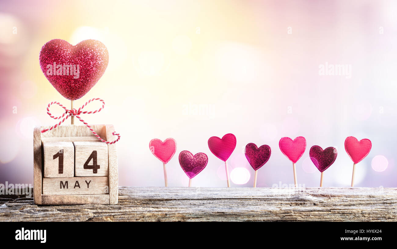 Fête des mères - Calendrier Date avec décoration Coeurs Banque D'Images