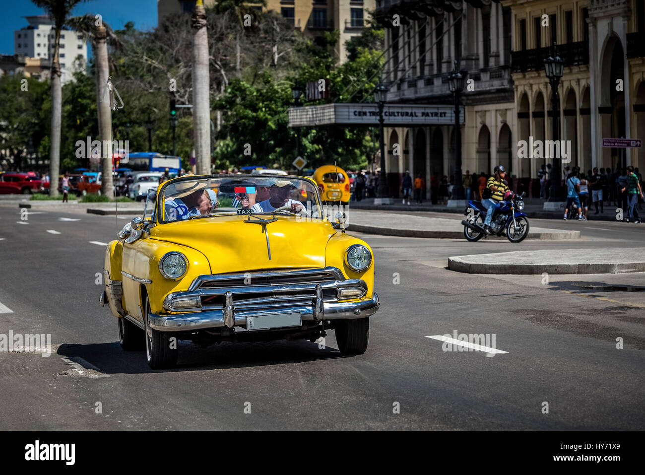 American Vintage les voitures roulent à La Havane Cuba - cuba Reportage  Serie Photo Stock - Alamy