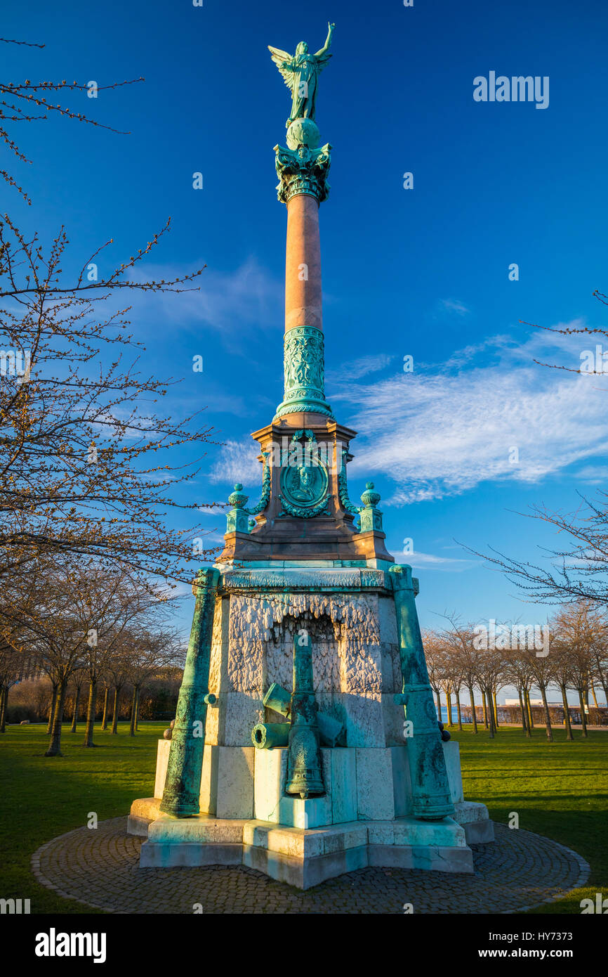 Langelinie (Anglais : Long Line) est une jetée, promenade et parc dans le centre de Copenhague, Danemark, et accueil de la statue de la Petite Sirène. Banque D'Images