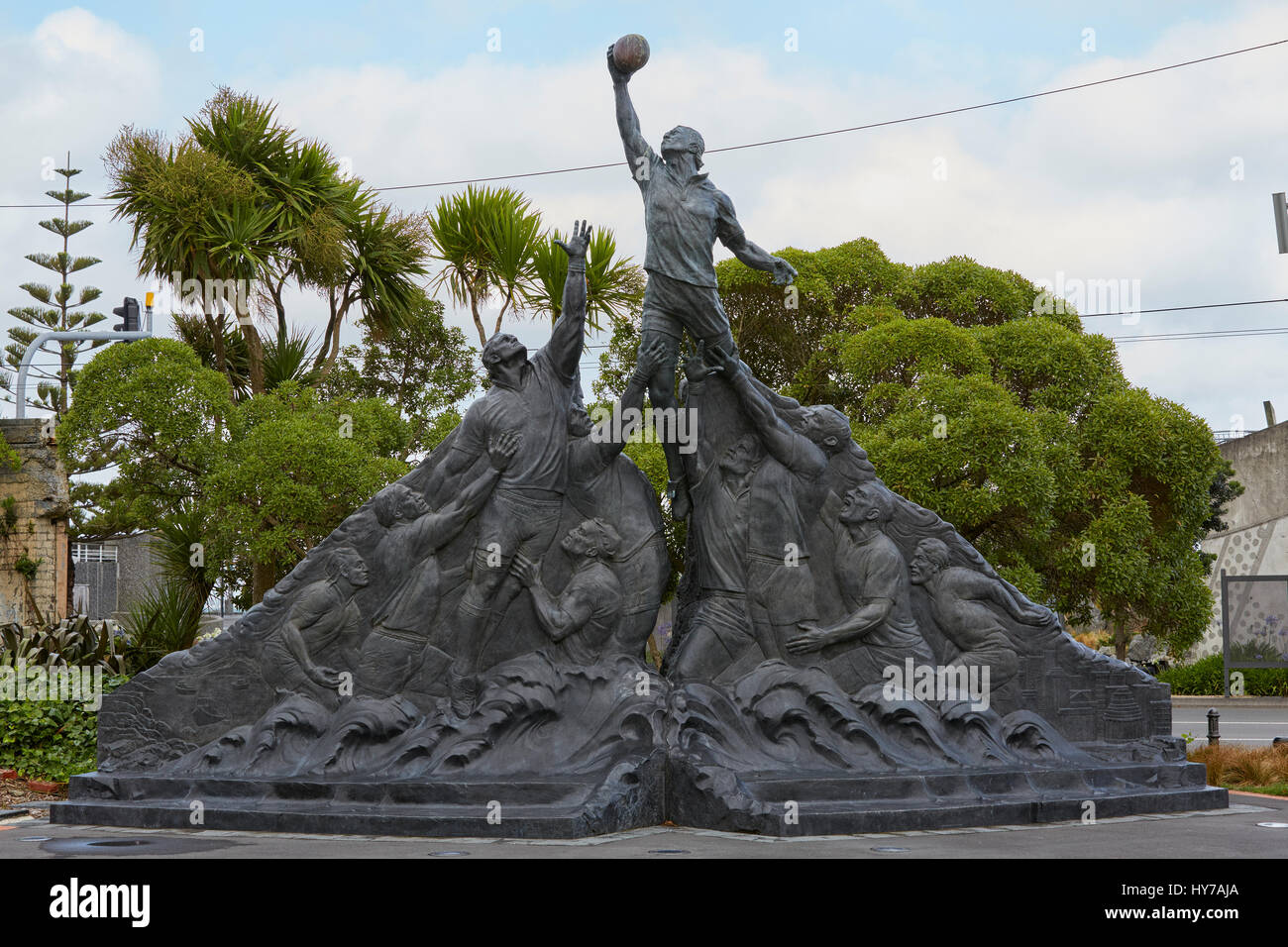 Sculpture de la Coupe du Monde de Rugby par Weta Workshop à Jack Ilott vert, Civic Square, Wellington, Nouvelle-Zélande Banque D'Images