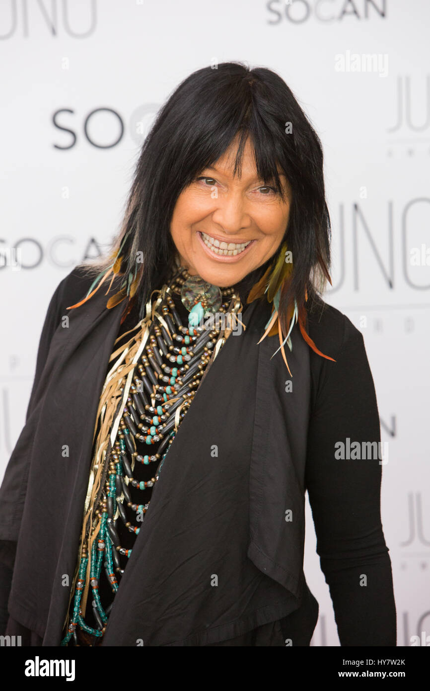 Ottawa, Canada. 01 avr, 2017. Buffy Sainte-Marie sur le Gala des Prix Juno 2017 Red Carpet Crédit : Bobby Singh/Alamy Live News Banque D'Images