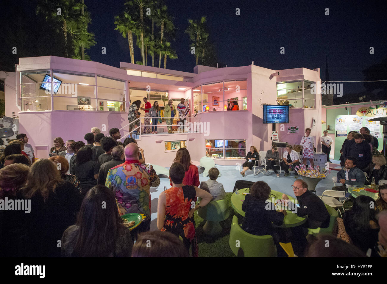 Apr 1, 2017. 1er avril 2017. Los Angeles, Californie, USA - Le parti de Detroit à Los Angeles organisé par Allee Willis, Lily Tomlin, et Lamont Dozier honorant Detroit Youth Arts group du 25e anniversaire de la mosaïque. Credit : Jerome Brunet/ZUMA/Alamy Fil Live News Banque D'Images