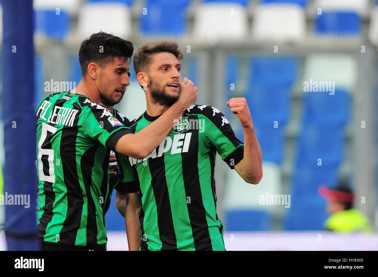 Domenico Berardi, Sassuolo et l'avant de l'équipe nationale et de l'Italie célèbre son but au cours de la série d'un match de football entre l'US Sassuolo Calcio et S.S. Lazio au Stade Mapei à Reggio Emilia. S.S. Lazio battu par 2 à 1 contre US Sassuolo. (Photo par Massimo Morelli / Pacific Press) Banque D'Images