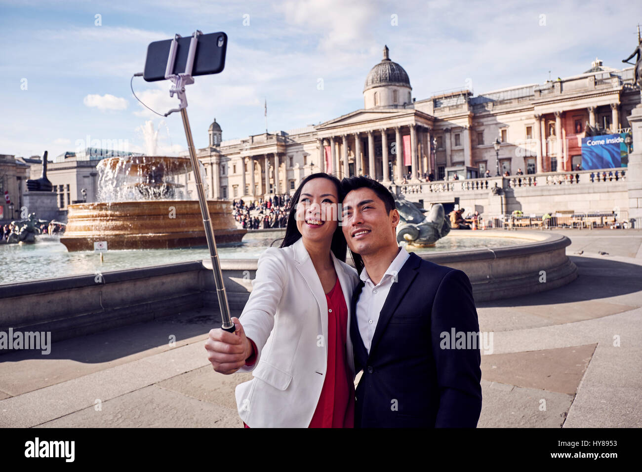 Un jeune couple japonais visiter Londres Banque D'Images