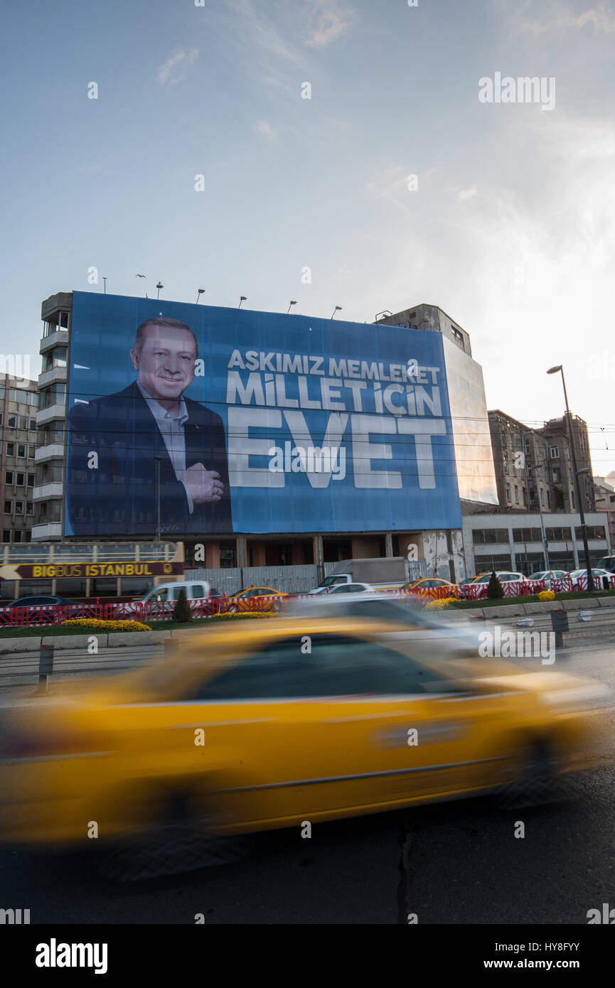Référendum turc des affiches de campagne du Oui Recep Tayyip Erdoğan à Istanbul Turquie Banque D'Images