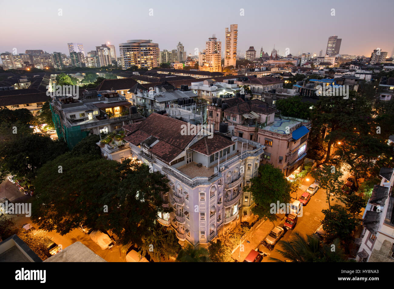 Le Bombay Skyline at Dusk sur une chaude soirée d'automne Banque D'Images