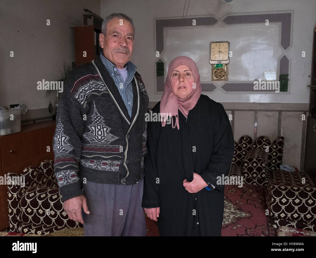 La Syrie, Homs, entrevue avec Maha Abdulrahman et son mari Barre Ishadi Elali, vivant encore dans le quartier détruit Baba Amr Banque D'Images