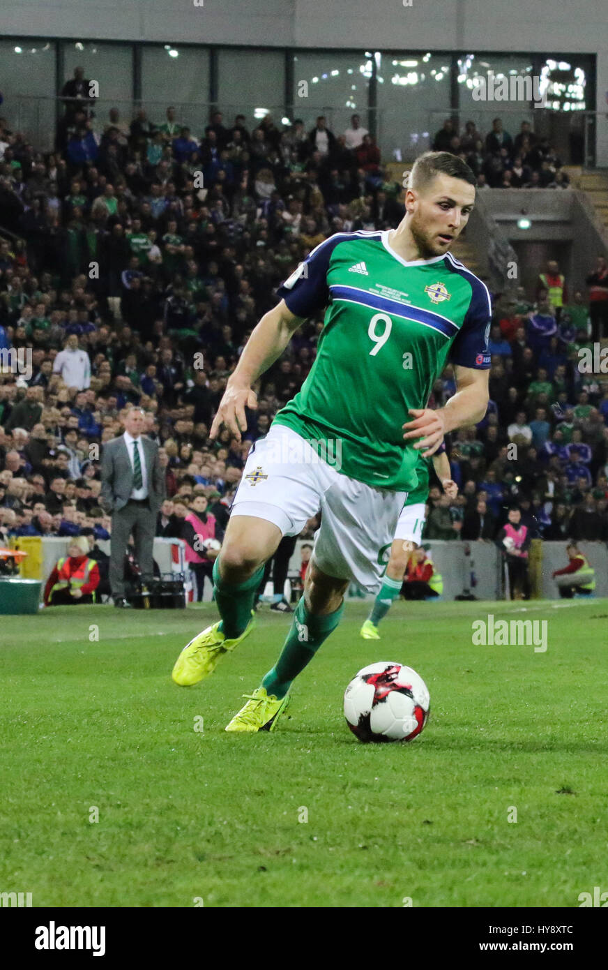 Stade national de football à Windsor Park, Belfast. 26 mars 2017. Qualification de la Coupe du Monde 2018 - Irlande du Nord 2 Norvège 0. L'Irlande du Nord Conor Washington (9) en action. Banque D'Images