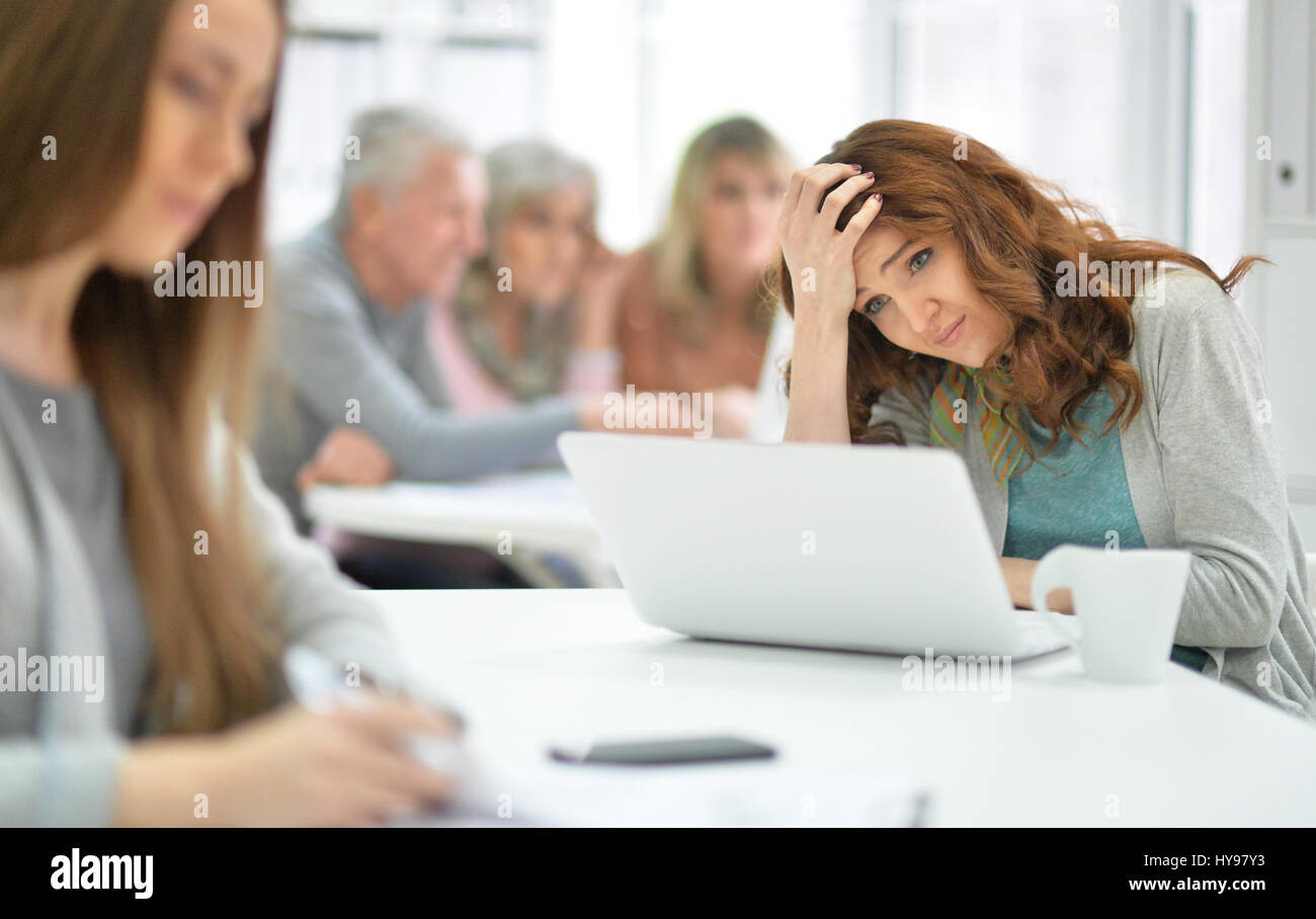 Des hommes d'équipe travaillant ensemble Banque D'Images