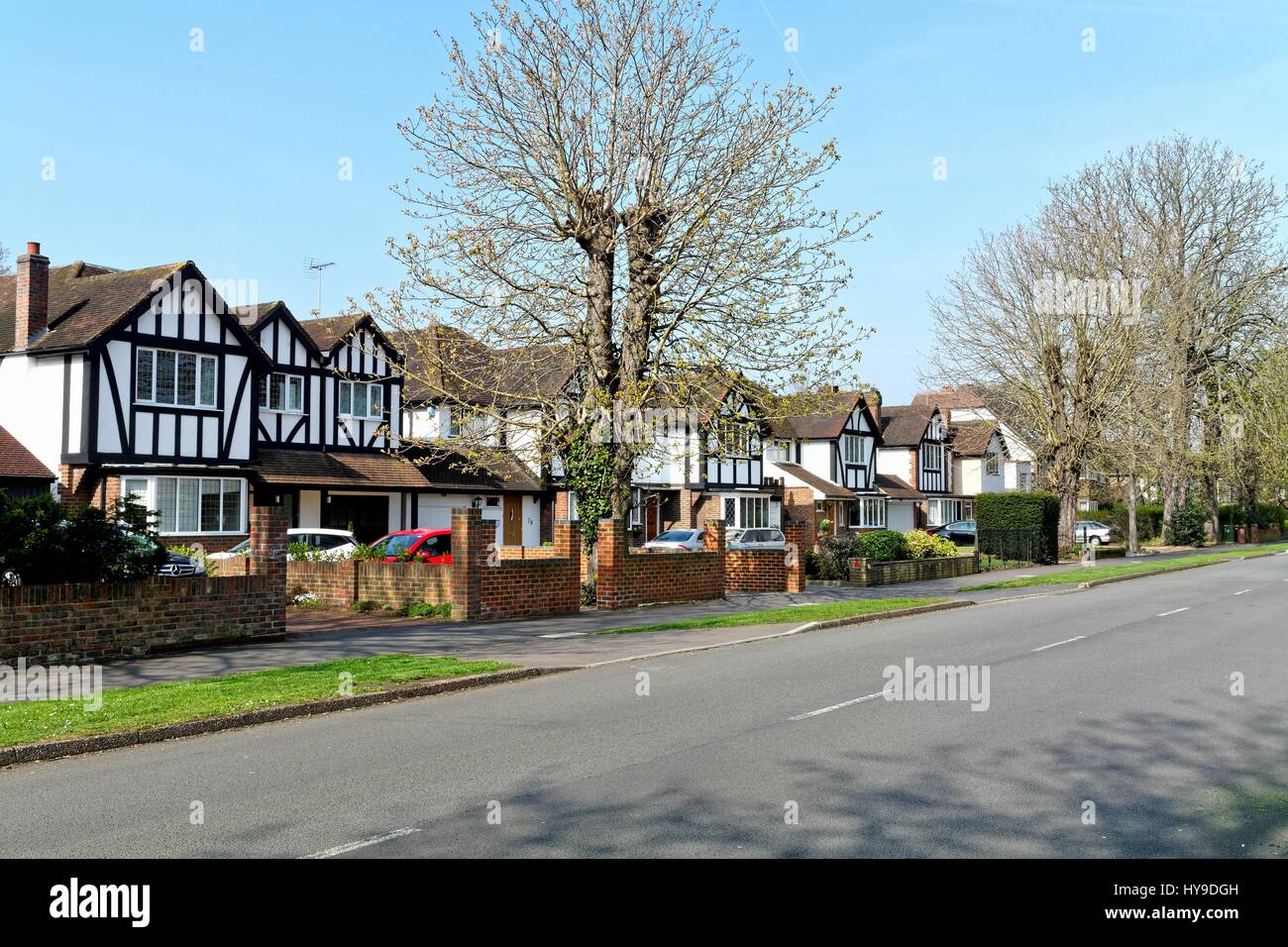 Les maisons sur l'Avenue Sunbury on Thames Surrey UK Banque D'Images