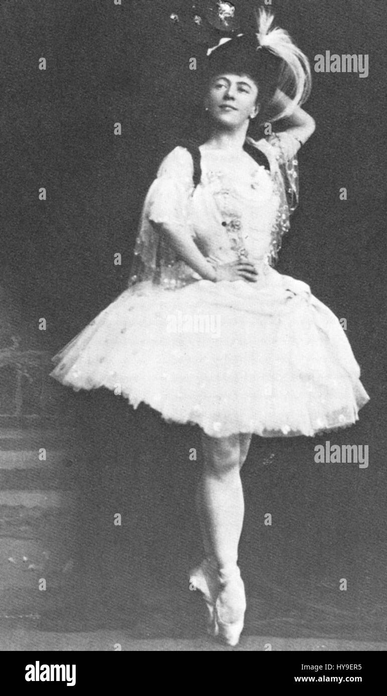 Le 'Grand pas Hongrois' du ballet 'Raymonda' est une danse classique interprétée par Olga Preobrajeska en 1903. Ce ballet, composé par Alexander Glazounov, reflète la grandeur et l'élégance du ballet classique russe. Banque D'Images