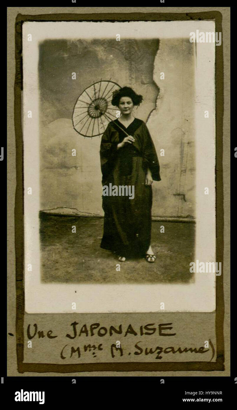 « Acteurs Oh YS » de Maurice Marchand présente un groupe d’acteurs dans une scène dramatique, mettant l’accent sur leurs expressions et leurs mouvements dynamiques. La pièce capture l'essence de la performance théâtrale. Banque D'Images