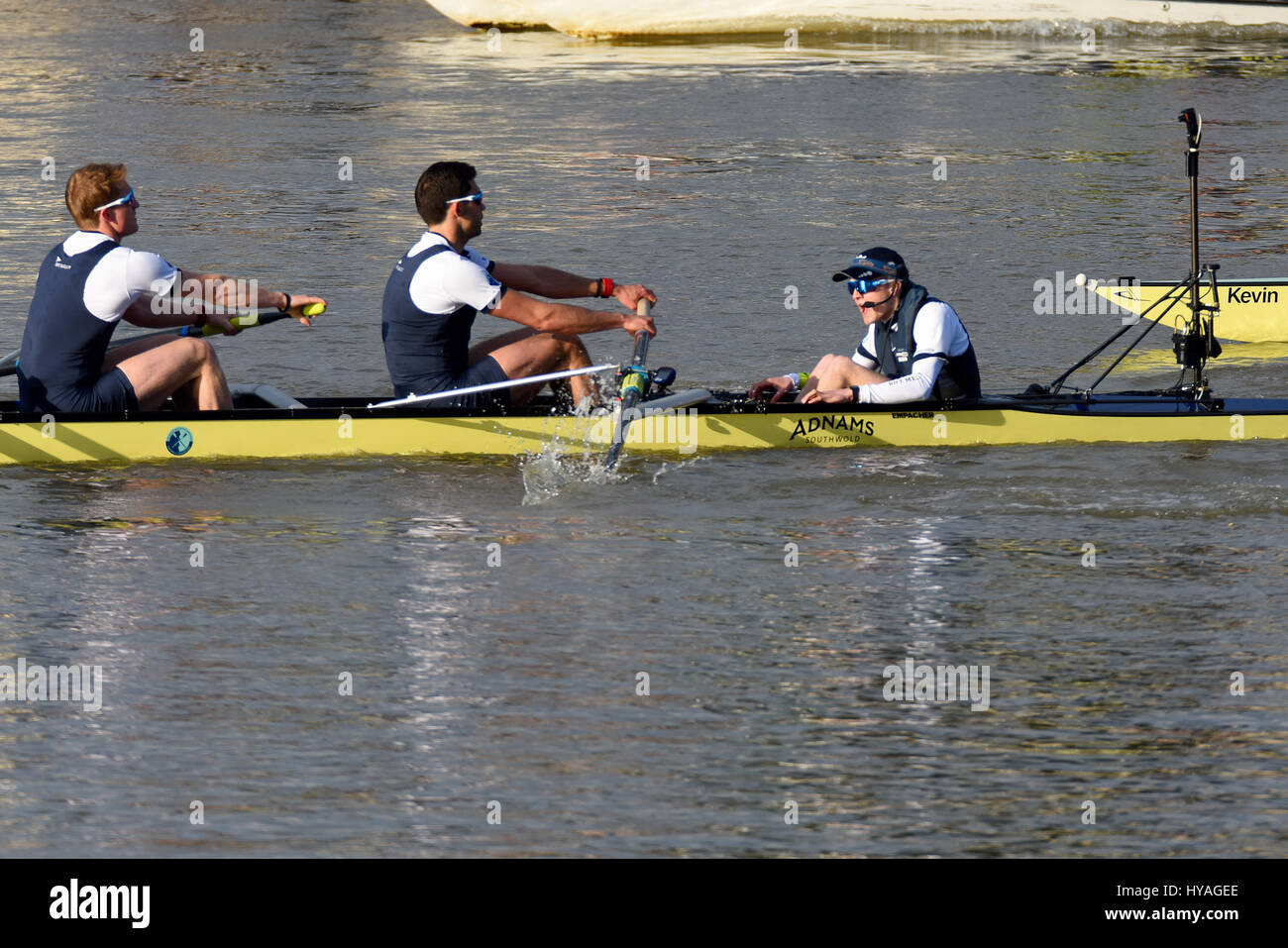 University Boat Race sur la Tamise à Londres, Barnes.Oxford Cox Sam Collier and Stroke Vassilis Hotel Katerina. James Cook en no7 seat Banque D'Images