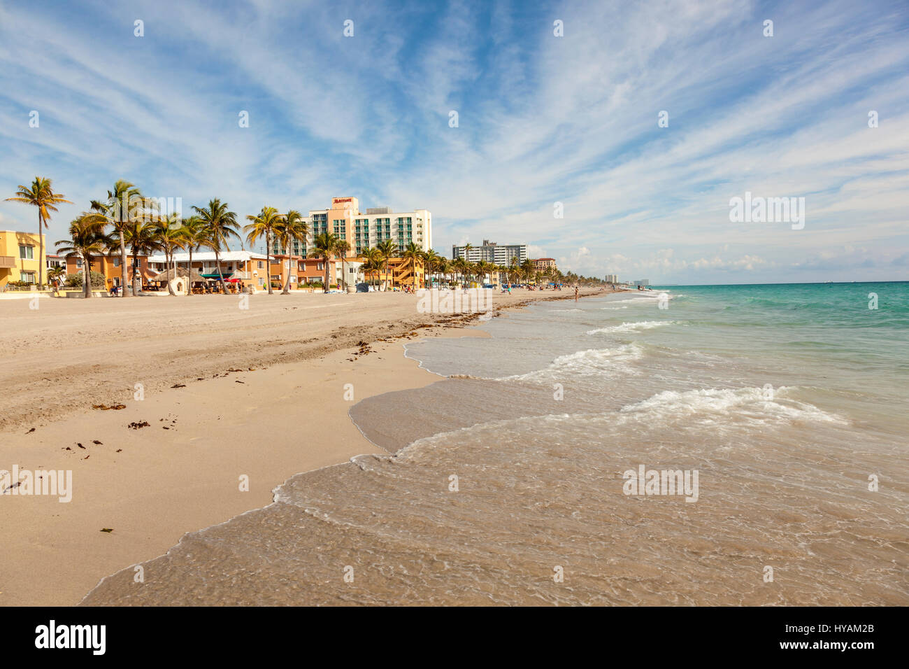 Hollywood Beach, FL, USA - Mars 13, 2017 : Hollywood Beach à la côte vaste promenade sur une journée ensoleillée en mars. Florida, United States Banque D'Images