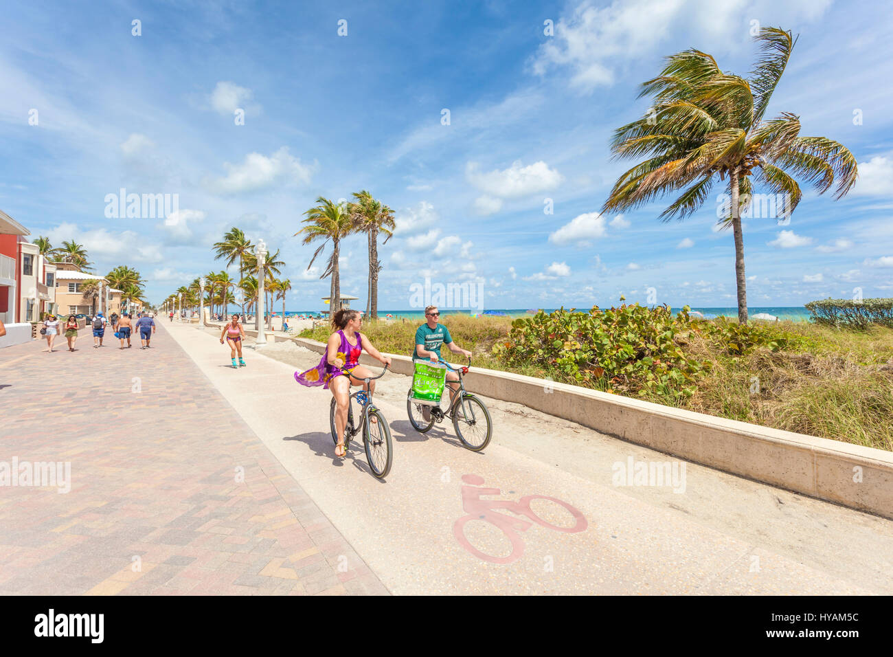 Hollywood Beach, FL, USA - 13 mars 2017 : à l'hébertisme Hollywood Beach vaste promenade sur une journée ensoleillée en mars. Florida, United States Banque D'Images