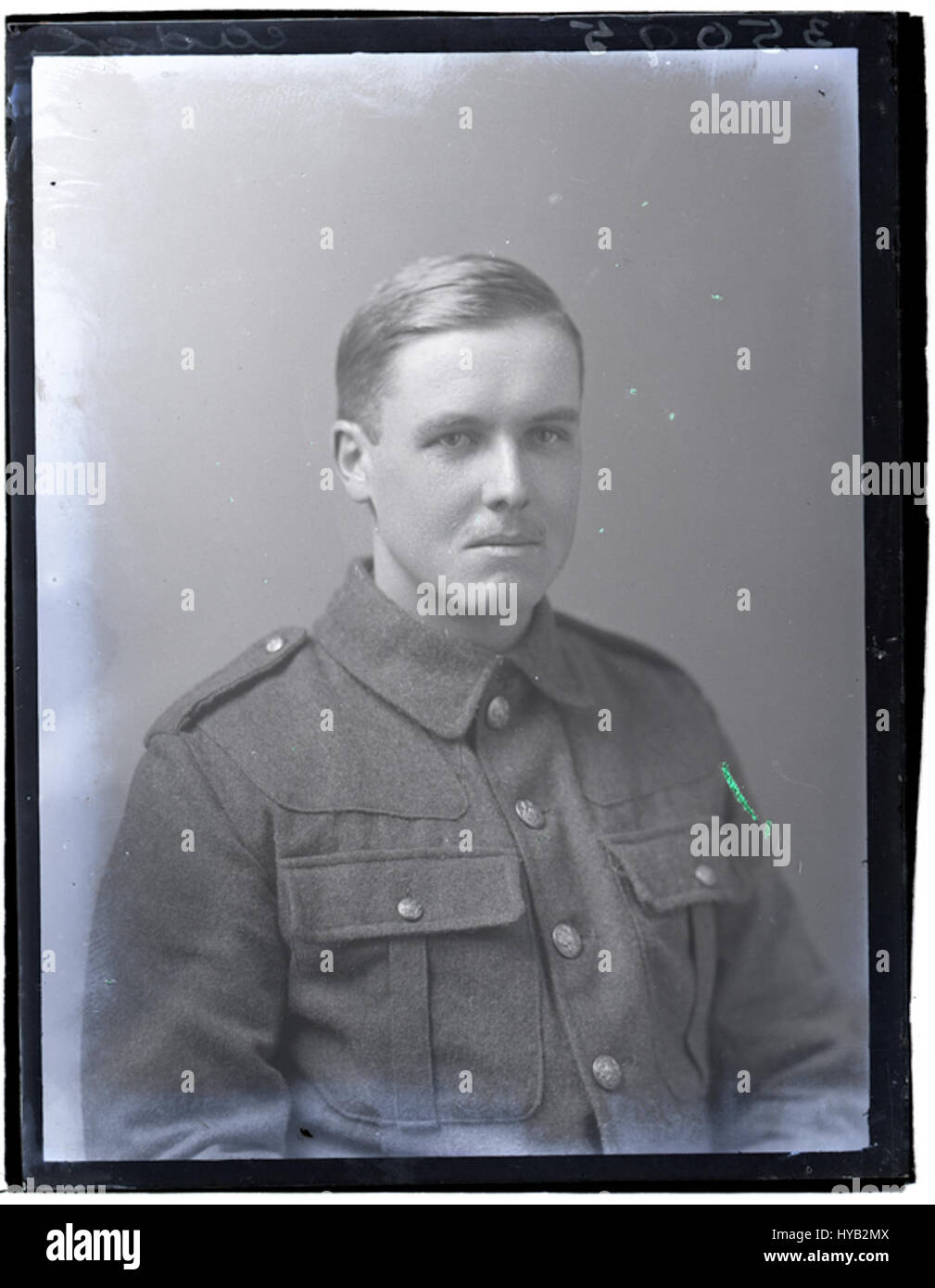 La photographie intitulée « cadge, Esq, 14 Dec 1914 » montre un individu capturé dans une pose formelle, typique des portraits du début du XXe siècle. Il reflète la mode et le style de la période, représentant un moment digne. Banque D'Images