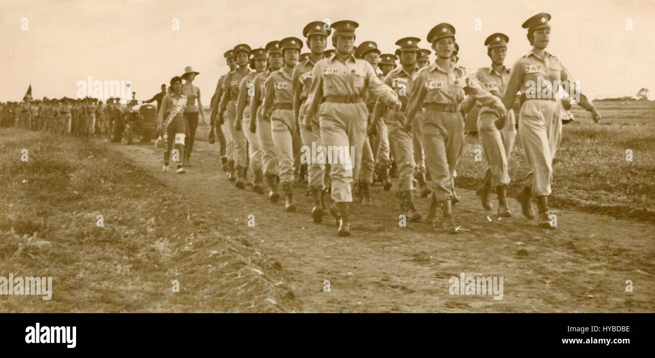 Les femmes britanniques troupes marchant Banque D'Images