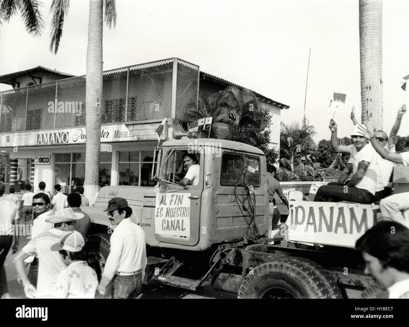 Les gens célébrant le transfert du canal de Panama, Panama 1979 Banque D'Images