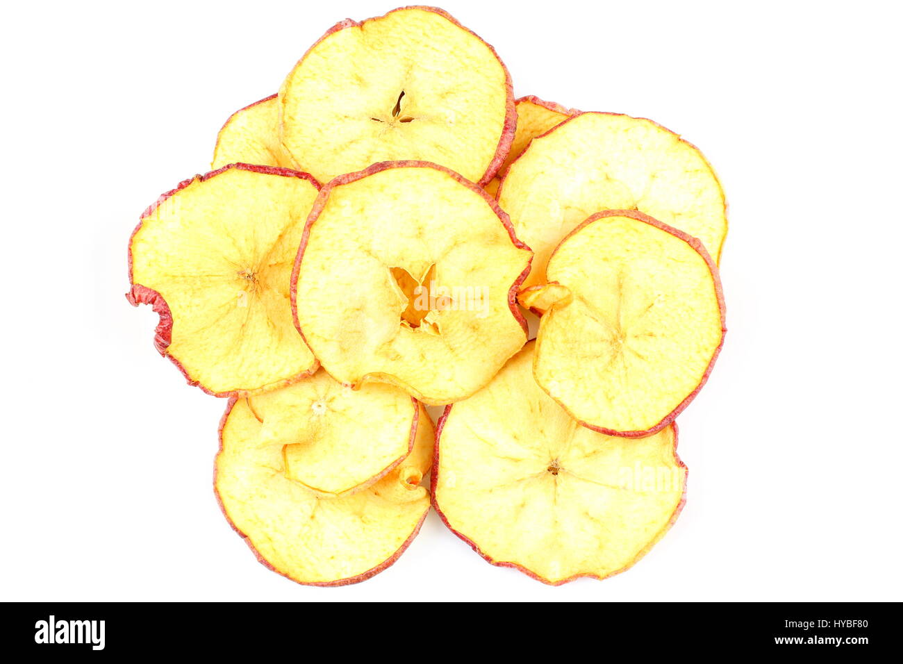 Composition des tranches de pommes séchées isolé sur fond blanc Banque D'Images