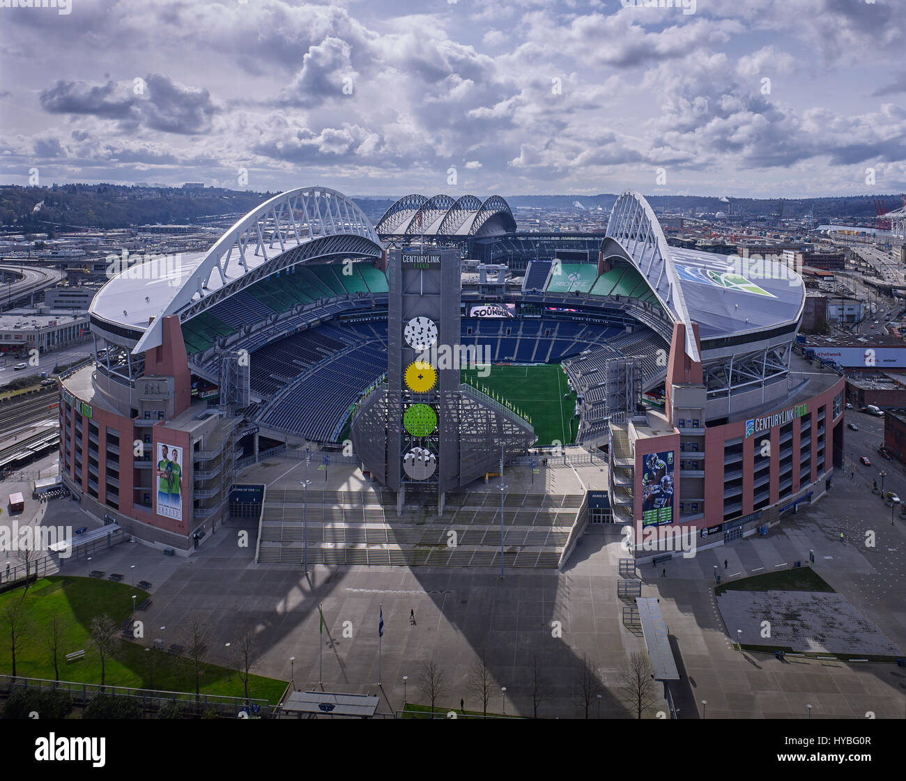Vue en direction sud à CenturyLink Field, domicile de l'équipe de football NFL Seattle Seahawks de Seattle, Washington. Banque D'Images