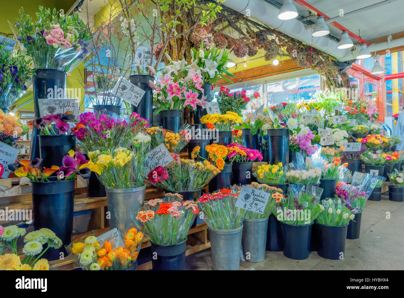 Fleuriste, boutique de fleurs, marché public de Granville Island, Vancouver, Colombie-Britannique, Canada. Banque D'Images