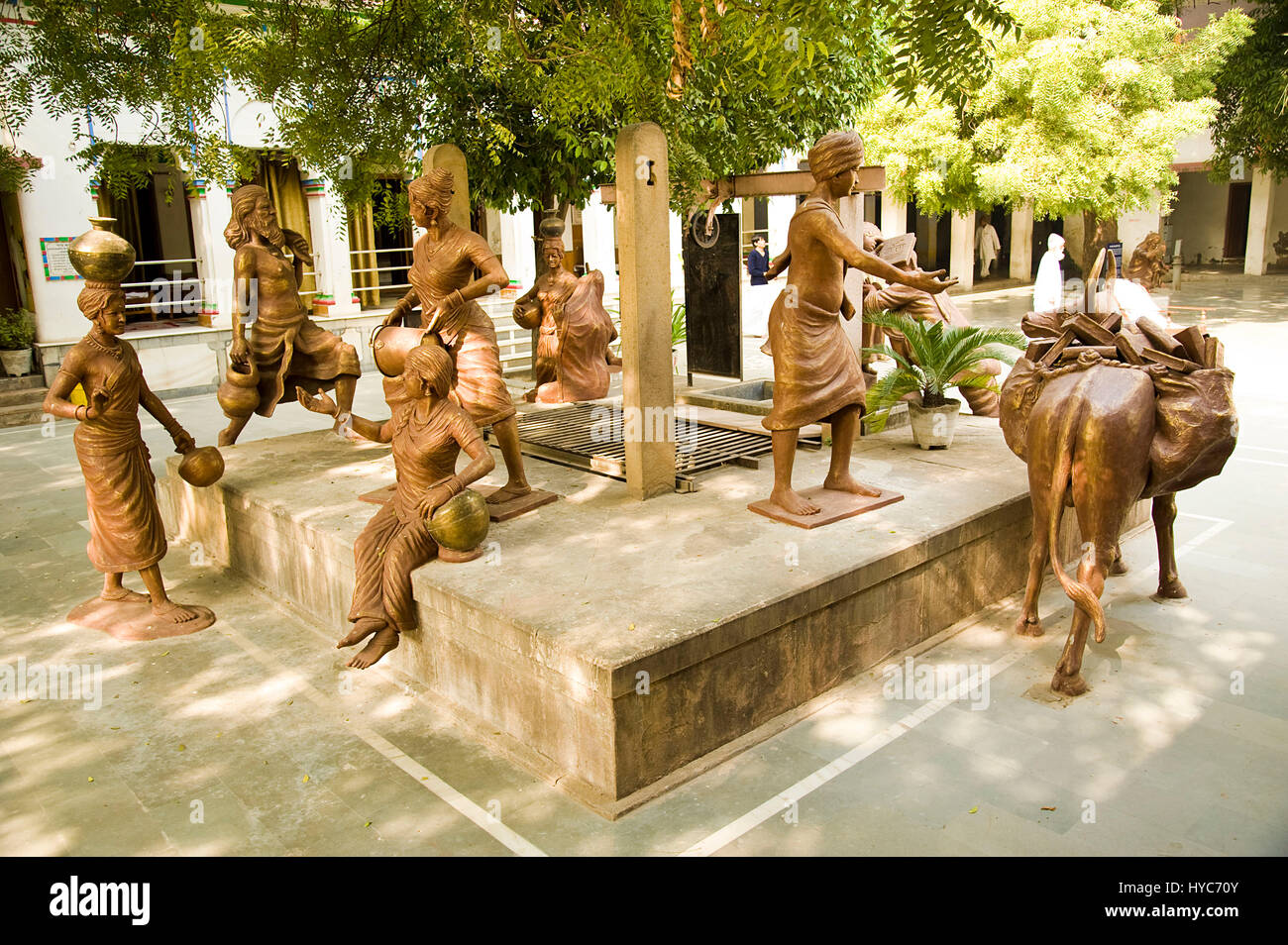 Sculpture en bronze à Kabir mathématiques, Varanasi, Uttar Pradesh, Inde, Asie Banque D'Images