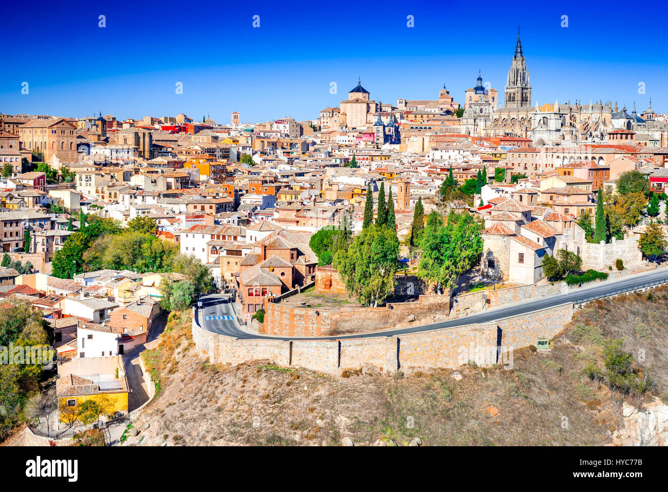 Toledo, Espagne. Alcazar et la ville antique sur une colline sur le Tage, Castilla la Mancha attraction médiévale de Espana. Banque D'Images