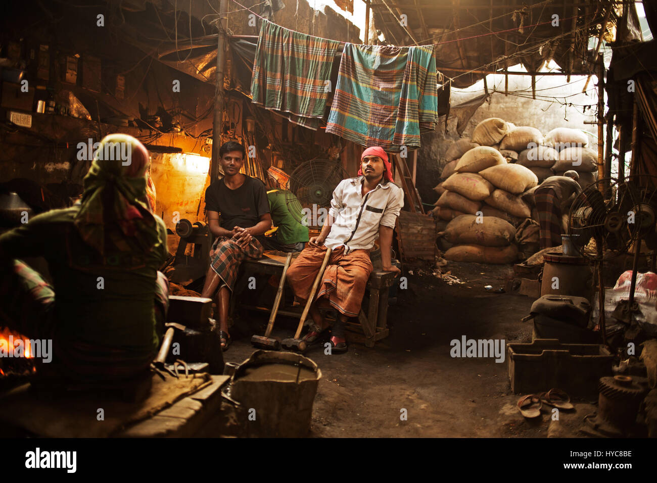 Les travailleurs du fer, Dhaka, Bangladesh Banque D'Images