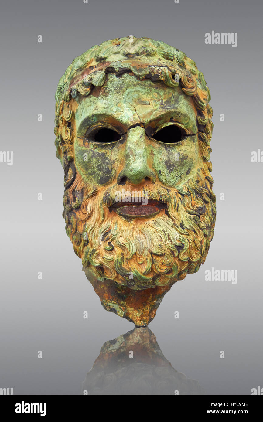 La tête de statue grecque en bronze de Riace exprimés à propos de 460