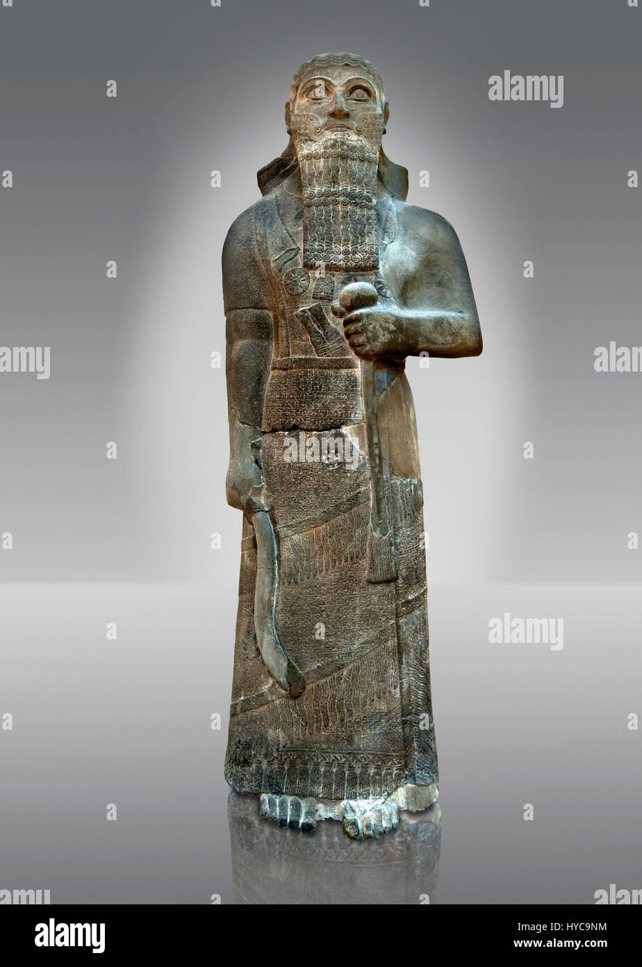Basalte Neo-Assyrian statue du roi Salmanazar III (858-824 avant J.C) . L'inscription se lit "halmaneser, le grand roi, le roi puissant, roi de tous les quatre r Banque D'Images
