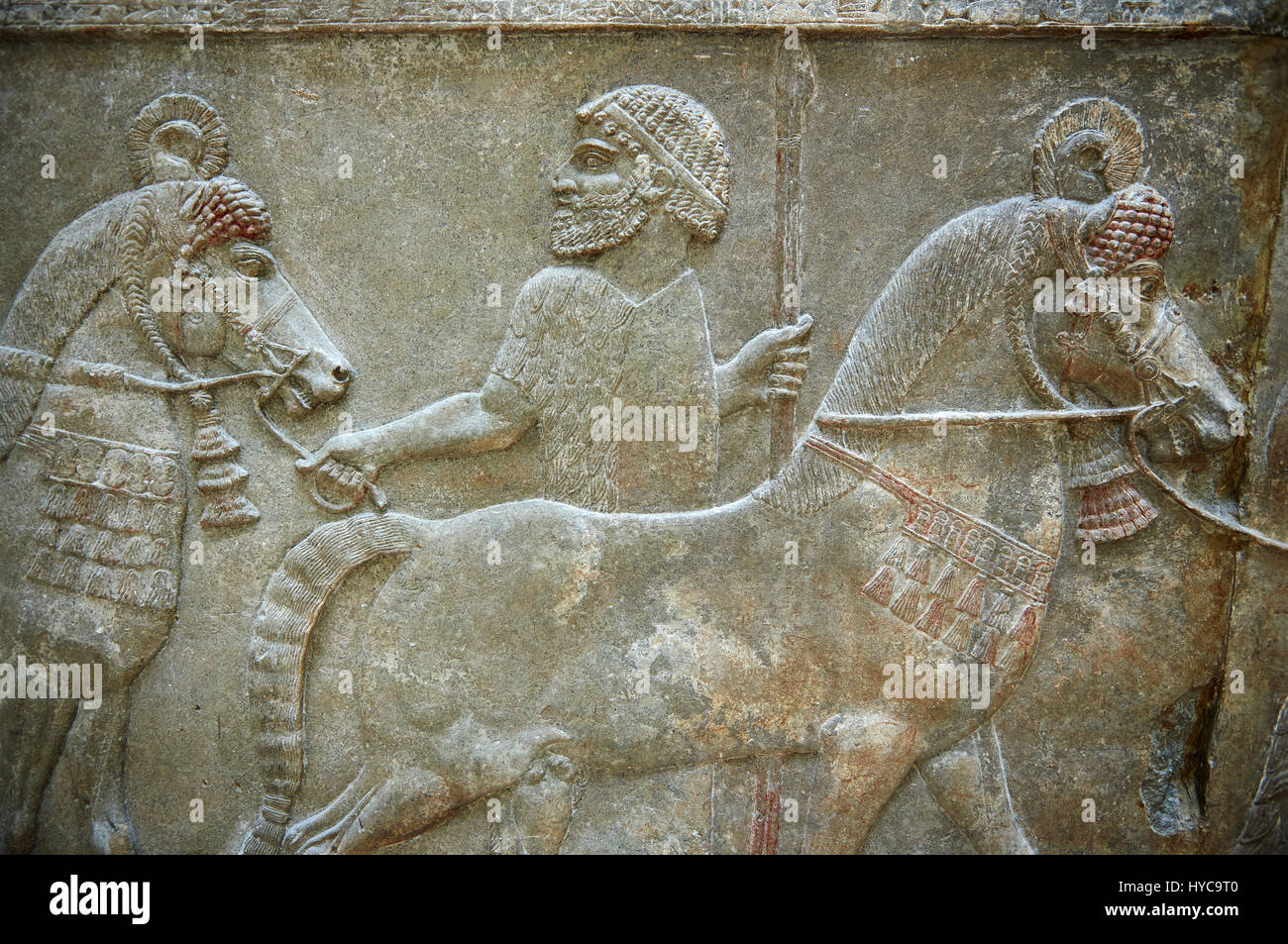 Panneau sculpté relief Pierre de chevaux et de soldats du corridor 10. L. façade Inv AO 19918 Dur Sharrukin de le palais de roi assyrien Sargon II Banque D'Images