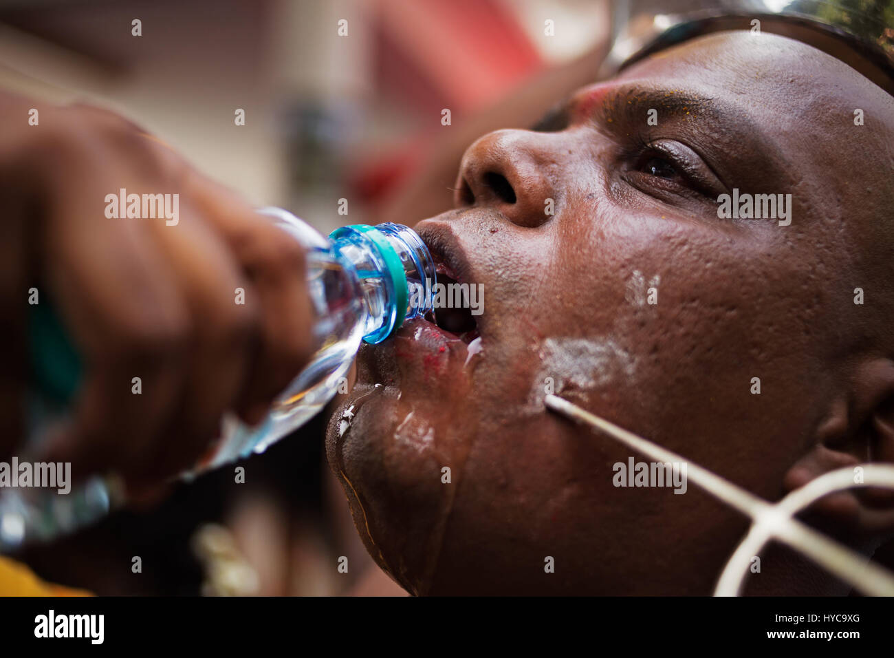 Homme avec piercing dans thaipusam, fête hindoue, les grottes de Batu, Kuala Lumpur, Malaisie, Banque D'Images Homme avec piercing dans thaipusam, fête hindoue, les grottes de Batu, Kuala Lumpur, Malaisie, Banque D'Images