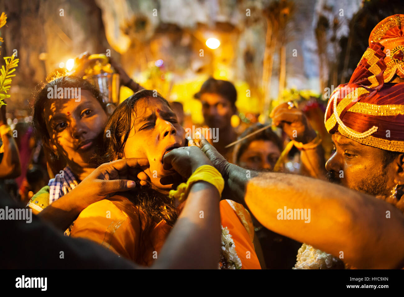 Femme avec piercing dans thaipusam, fête hindoue, les grottes de Batu, Kuala Lumpur, Malaisie, Banque D'Images Femme avec piercing dans thaipusam, fête hindoue, les grottes de Batu, Kuala Lumpur, Malaisie, Banque D'Images