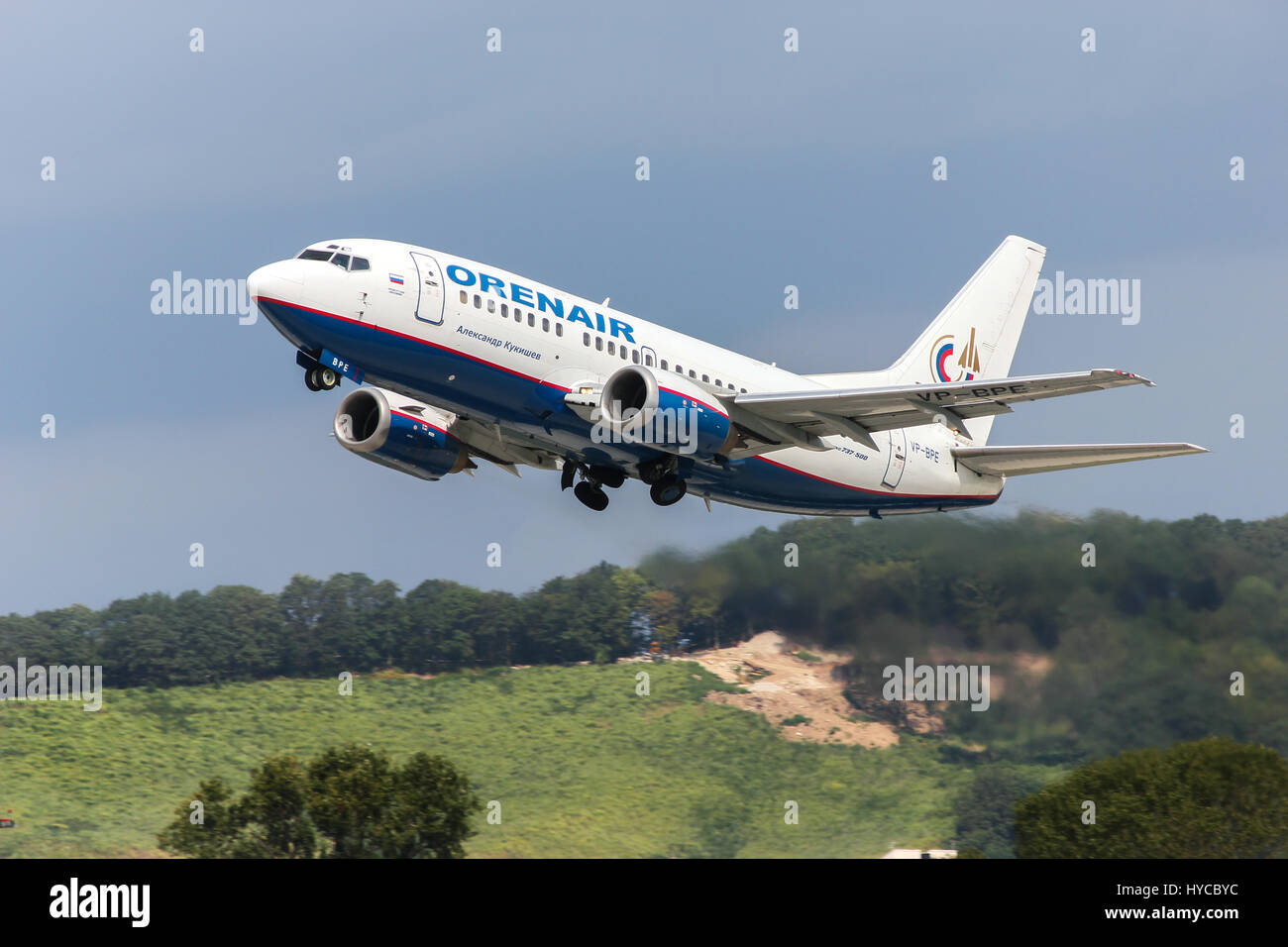 Décollage du Boeing-737 de la société OrenAir, Sochi, Russie, le 22 août 2011 Banque D'Images