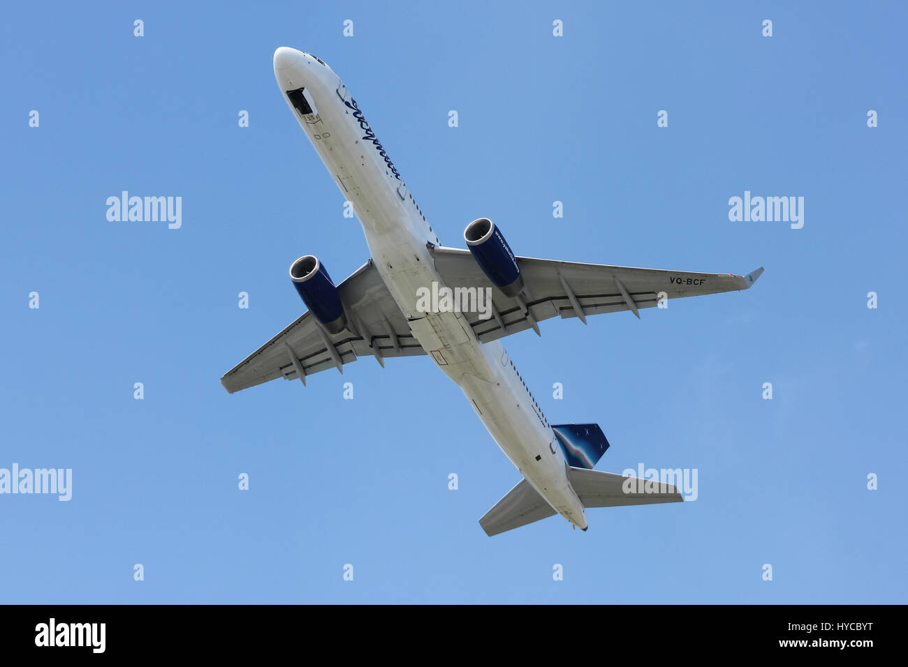 Le décollage des avions Boeing-757 de la Iakoutie, Sochi, Russie, le 24 août 2011 Banque D'Images