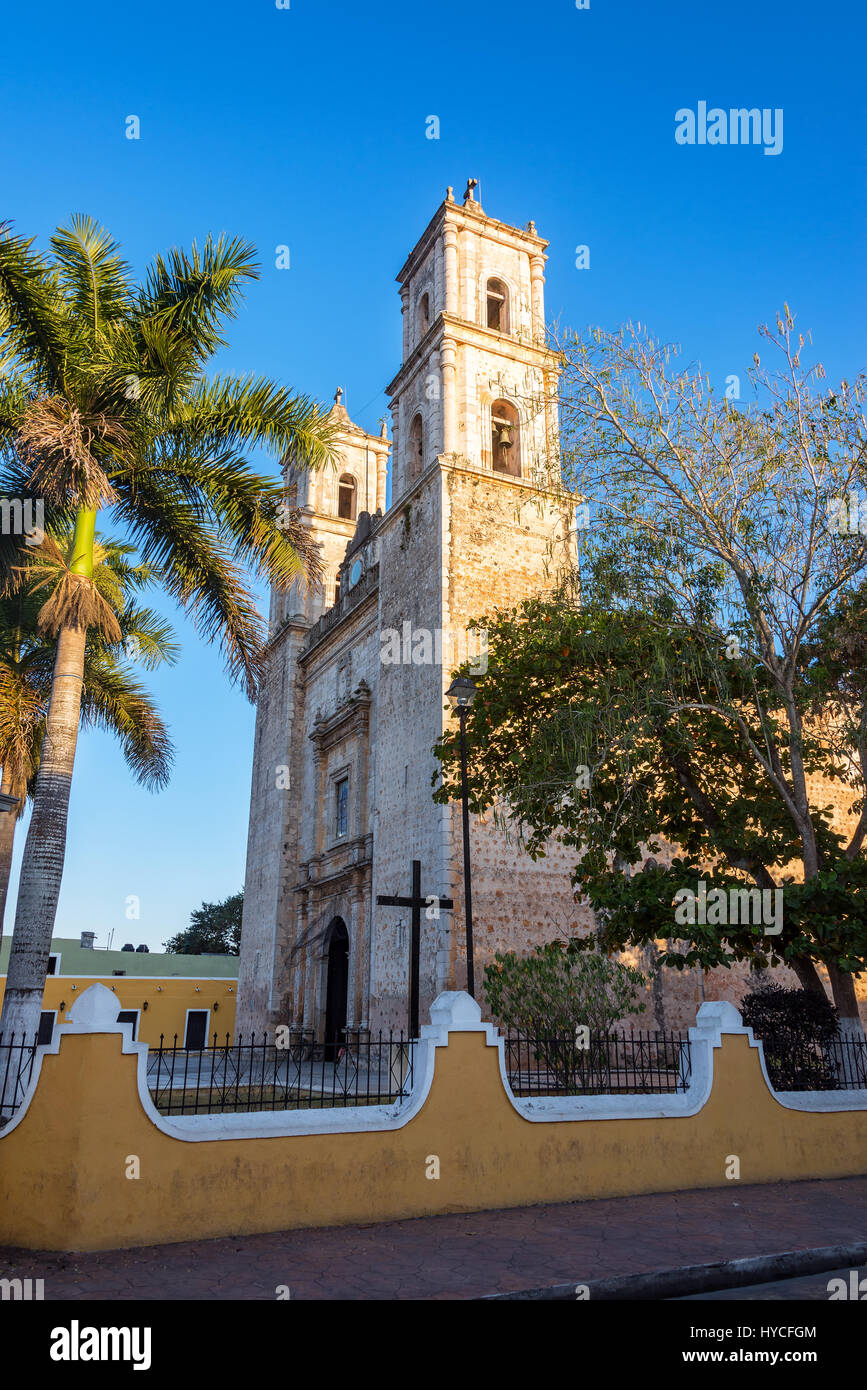 Cathédrale dans le centre de la ville coloniale de Valladolid, Mexique Banque D'Images