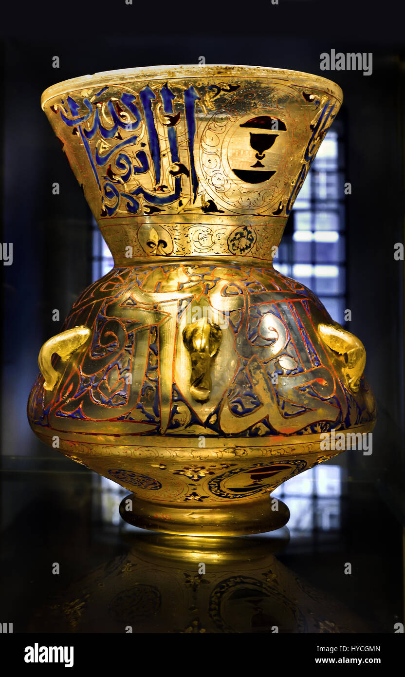 Lampe de mosquée, doré et émaillé, Égypte, 1330-1345 14e siècle égyptien. ( L'inscription d'Sijfsa Shakhu Al-Din al Nasiri ( 1300-55 ) Le Caire Banque D'Images