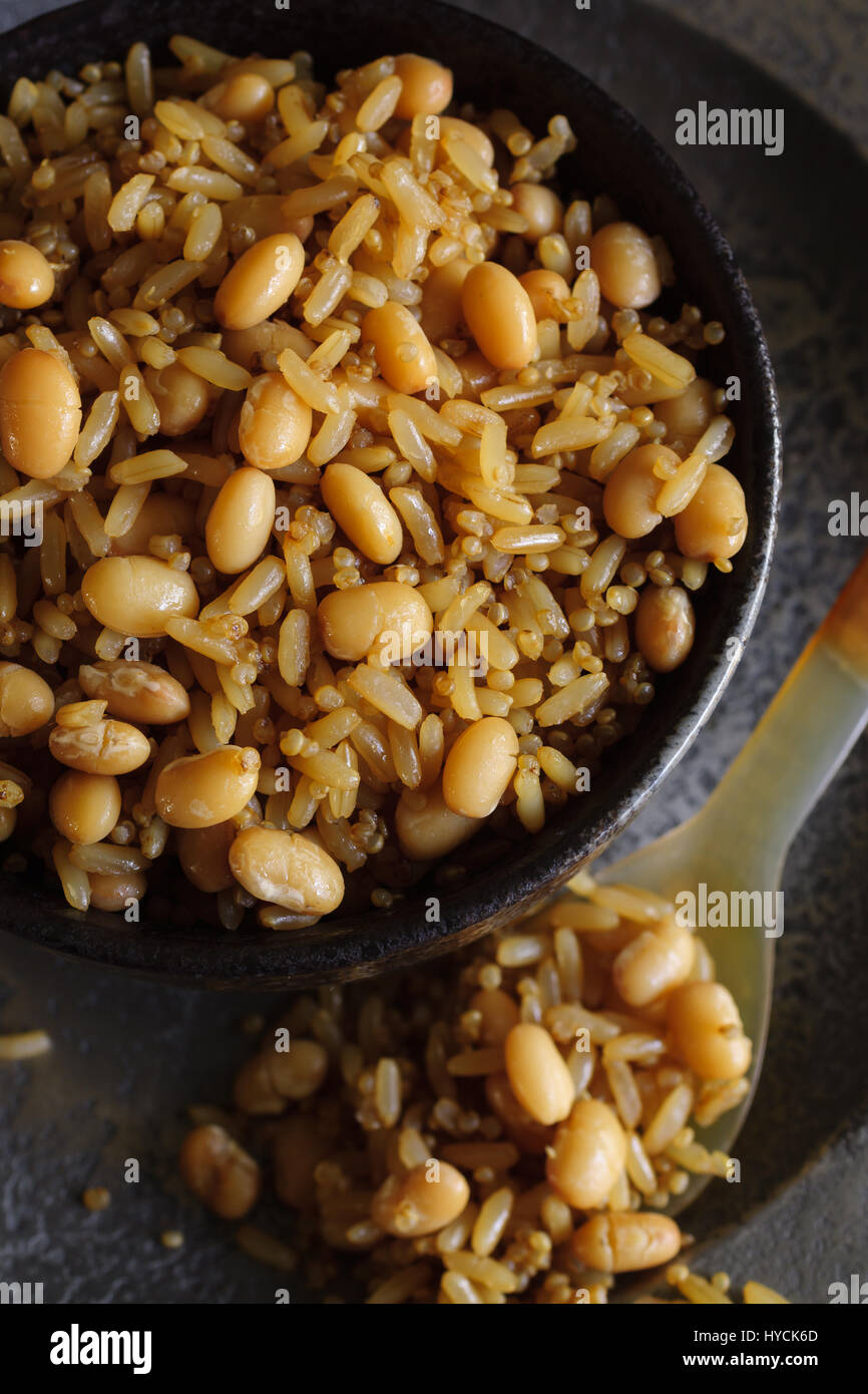 Brown de farine de riz avec haricot ou haricots blancs et le quinoa une saine riche en fibres de rechange au riz blanc Banque D'Images