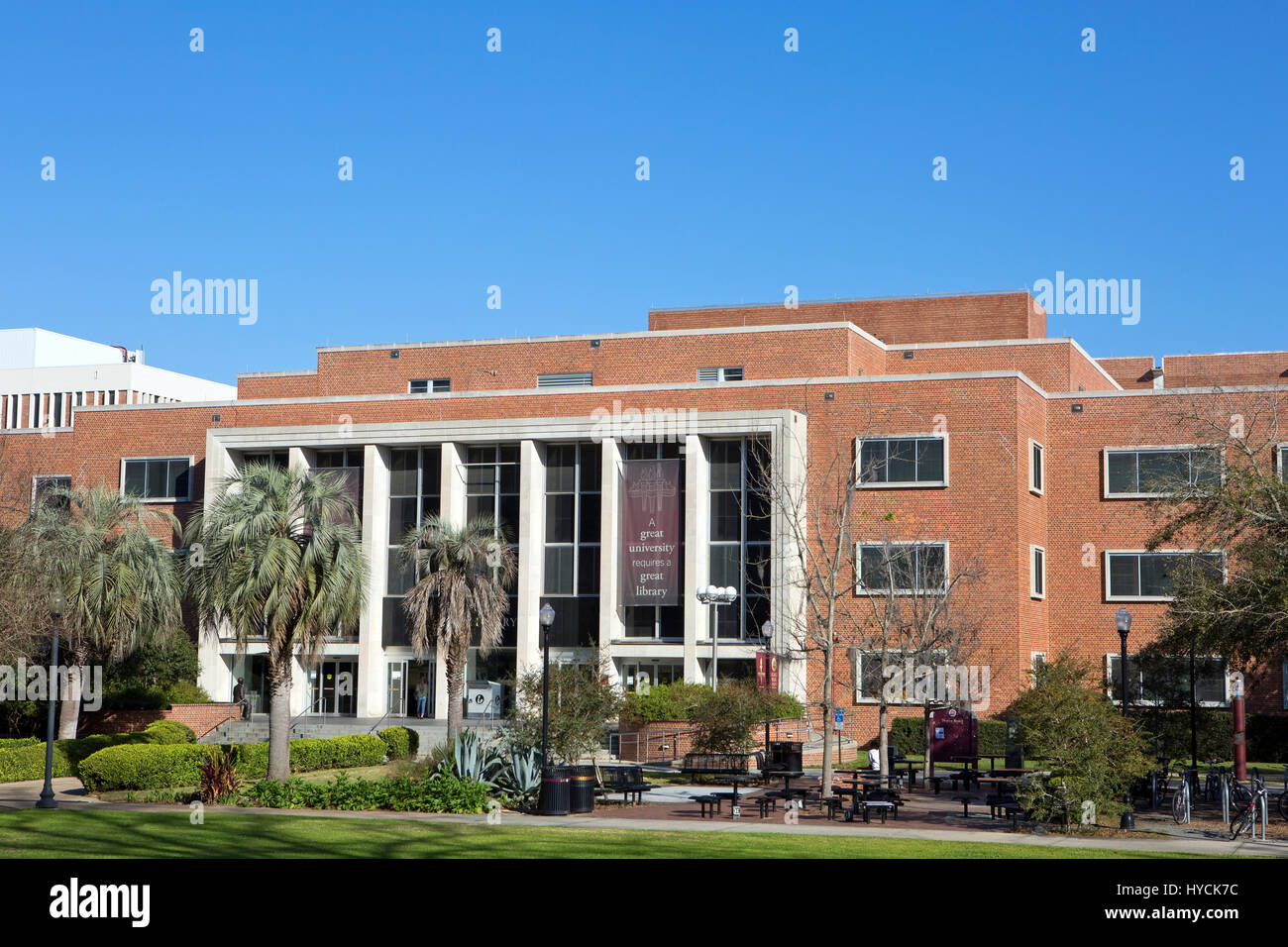 Entrée de la bibliothèque principale sur le campus de l'Université d'état de la Floride de Tallahassee, Floride, USA. Banque D'Images