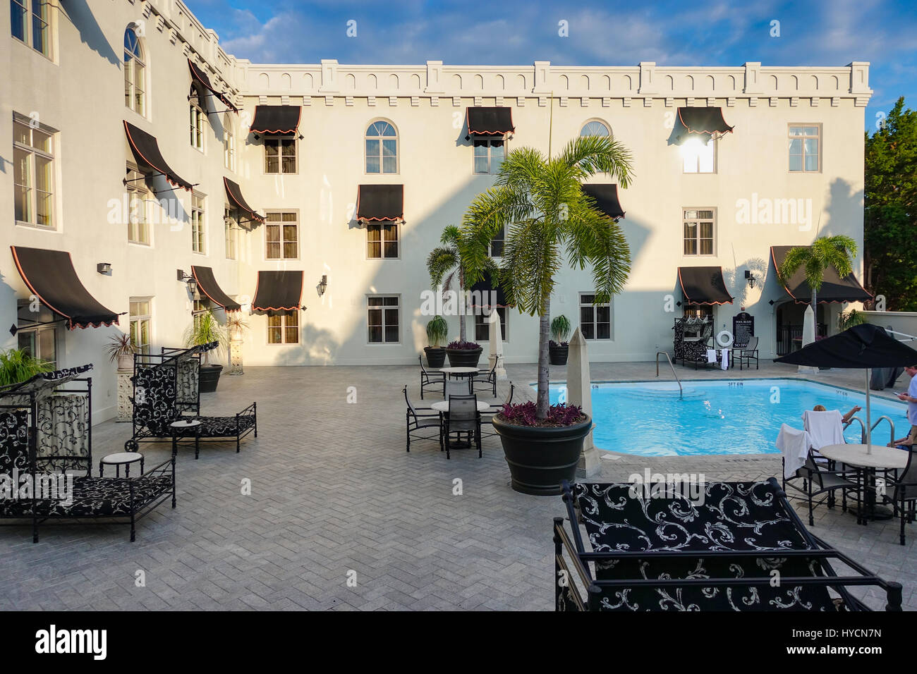 La terrasse de la piscine à la Casa Monica Hotel, St Augustine, Floride Banque D'Images