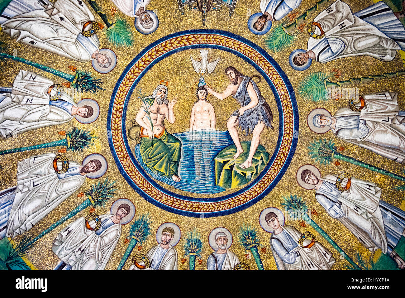 Détail de la mosaïque du baptême de Jésus par Saint Jean Baptiste dans le Baptistère des Ariens de Ravenna, Italie Banque D'Images